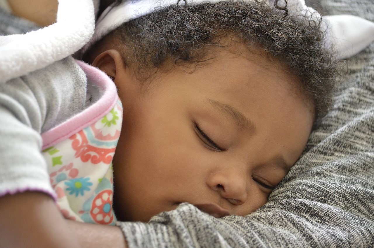 sleeping baby, children's dental health